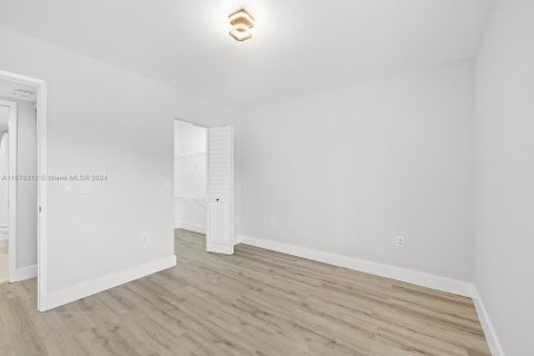 Condo in Pembroke Pines, Florida, 2 bedrooms  № 1404725 - photo 28