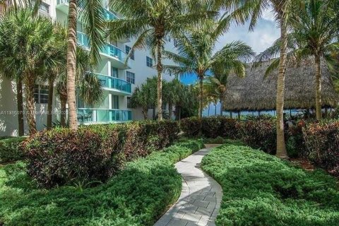 Copropriété à louer à Hollywood, Floride: 1 chambre, 81.2 m2 № 496546 - photo 12