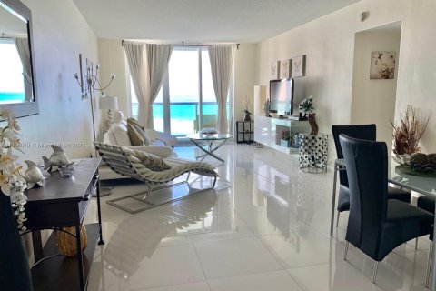 Copropriété à louer à Hollywood, Floride: 1 chambre, 81.2 m2 № 496546 - photo 11