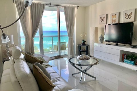 Copropriété à louer à Hollywood, Floride: 1 chambre, 81.2 m2 № 496546 - photo 3