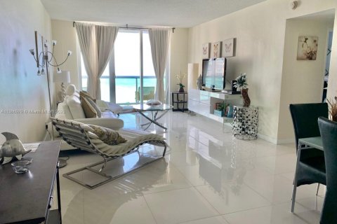 Copropriété à louer à Hollywood, Floride: 1 chambre, 81.2 m2 № 496546 - photo 4