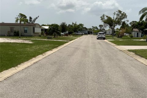 Terreno en venta en Englewood, Florida № 633881 - foto 13