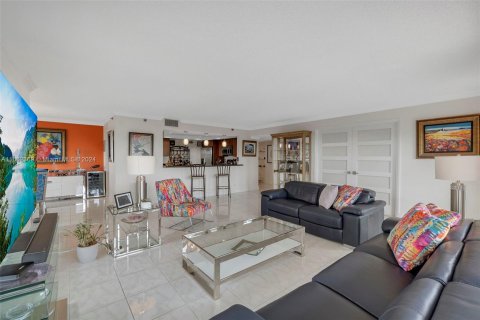 Condo in Fort Lauderdale, Florida, 2 bedrooms  № 1375046 - photo 15