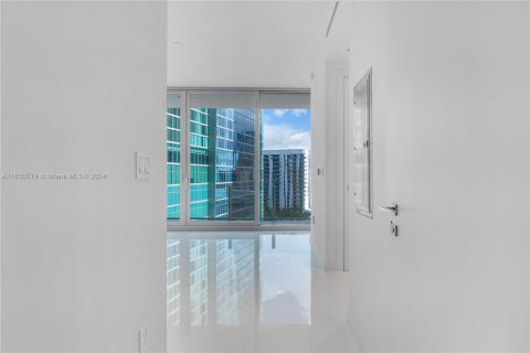 Condo in Miami, Florida, 1 bedroom  № 1291538 - photo 13