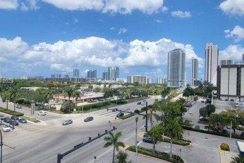 Condo in Hallandale Beach, Florida, 1 bedroom  № 1292957 - photo 19