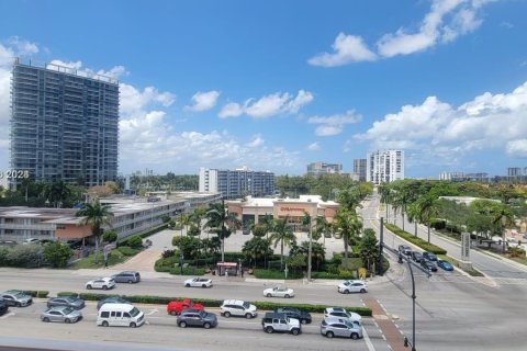 Condo in Hallandale Beach, Florida, 1 bedroom  № 1292957 - photo 20