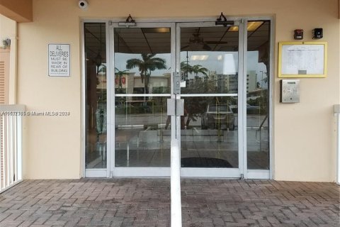 Condominio en venta en Hallandale Beach, Florida, 1 dormitorio, 62.24 m2 № 1292957 - foto 4