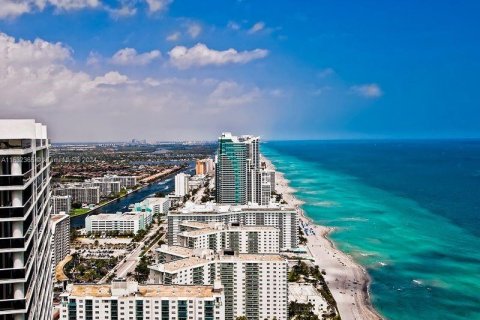 Condo in Hallandale Beach, Florida, 1 bedroom  № 1292957 - photo 1