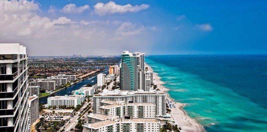 Condominio en Hallandale Beach, Florida, 1 dormitorio  № 1292957