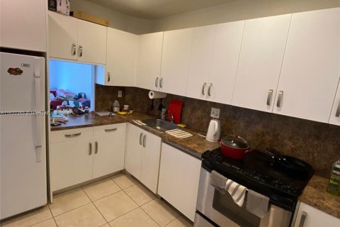 Condo in Hallandale Beach, Florida, 1 bedroom  № 1292957 - photo 7