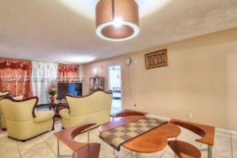 Condominio en venta en Lauderhill, Florida, 2 dormitorios, 102.19 m2 № 1345888 - foto 8