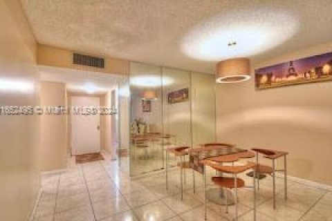 Condominio en venta en Lauderhill, Florida, 2 dormitorios, 102.19 m2 № 1345888 - foto 9