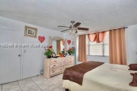 Condo in Lauderhill, Florida, 2 bedrooms  № 1345888 - photo 12