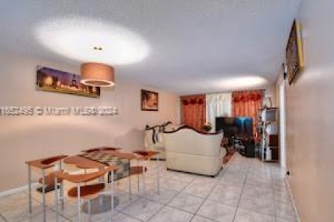 Condominio en venta en Lauderhill, Florida, 2 dormitorios, 102.19 m2 № 1345888 - foto 7