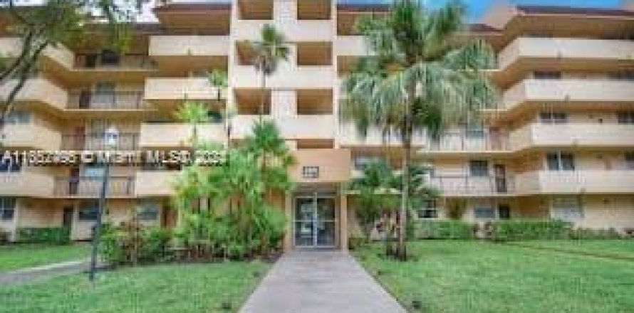 Condominio en Lauderhill, Florida, 2 dormitorios  № 1345888