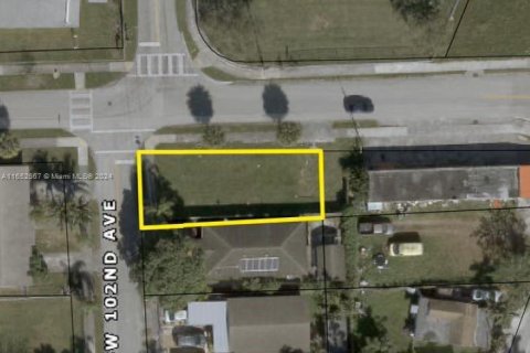 Propiedad comercial en venta en Miami, Florida № 1345909 - foto 1