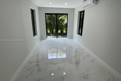 House in Hollywood, Florida 3 bedrooms, 134.43 sq.m. № 1346028 - photo 12