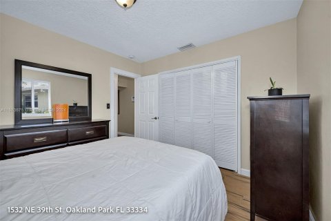 Casa en venta en Oakland Park, Florida, 3 dormitorios, 101.45 m2 № 1132091 - foto 17