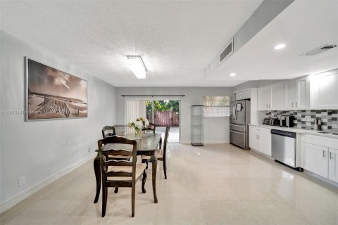 Adosado en venta en Davie, Florida, 3 dormitorios, 123.56 m2 № 1325375 - foto 3