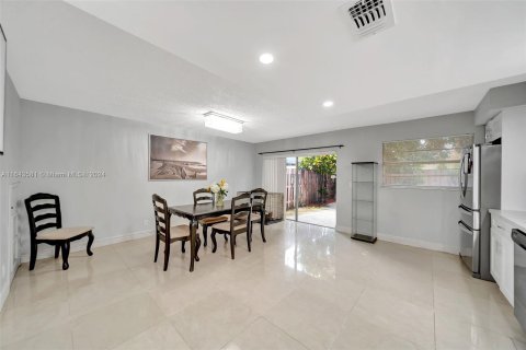 Touwnhouse à vendre à Davie, Floride: 3 chambres, 123.56 m2 № 1325375 - photo 10