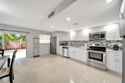 Touwnhouse à vendre à Davie, Floride: 3 chambres, 123.56 m2 № 1325375 - photo 2