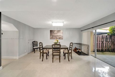 Touwnhouse à vendre à Davie, Floride: 3 chambres, 123.56 m2 № 1325375 - photo 5