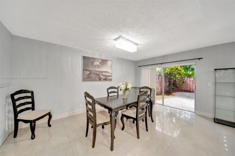 Touwnhouse à vendre à Davie, Floride: 3 chambres, 123.56 m2 № 1325375 - photo 4