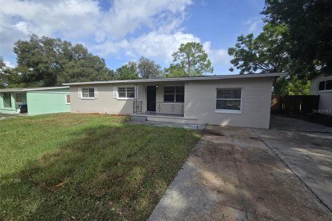 Villa ou maison à vendre à Orlando, Floride: 4 chambres, 142.42 m2 № 1391349 - photo 1