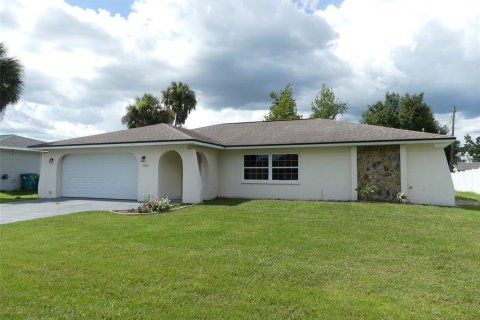 House in Port Charlotte, Florida 3 bedrooms, 128.95 sq.m. № 1290088 - photo 1