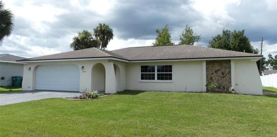 House in Port Charlotte, Florida 3 bedrooms, 128.95 sq.m. № 1290088