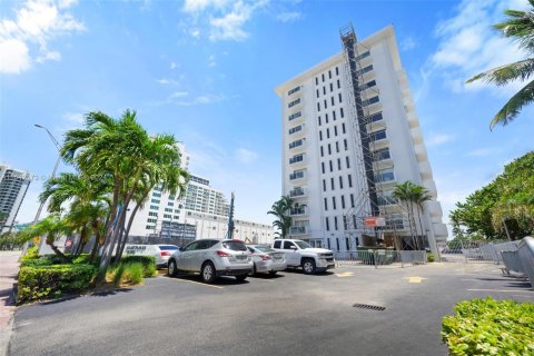 Condominio en venta en Miami Beach, Florida, 1 dormitorio, 68.75 m2 № 1321436 - foto 25