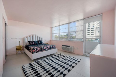 Condo in Miami Beach, Florida, 1 bedroom  № 1321436 - photo 16