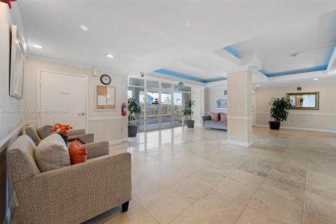 Condo in Miami Beach, Florida, 1 bedroom  № 1321436 - photo 21