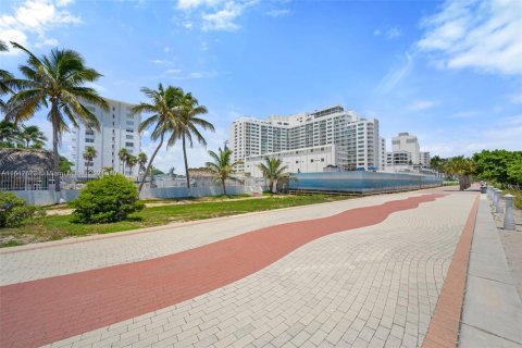 Condominio en venta en Miami Beach, Florida, 1 dormitorio, 68.75 m2 № 1321436 - foto 19