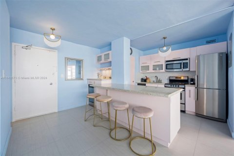 Condo in Miami Beach, Florida, 1 bedroom  № 1321436 - photo 3