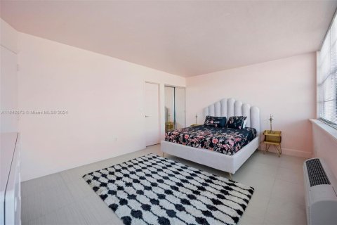 Condo in Miami Beach, Florida, 1 bedroom  № 1321436 - photo 15