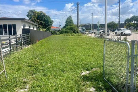 Terreno en venta en Hialeah, Florida № 1321535 - foto 5