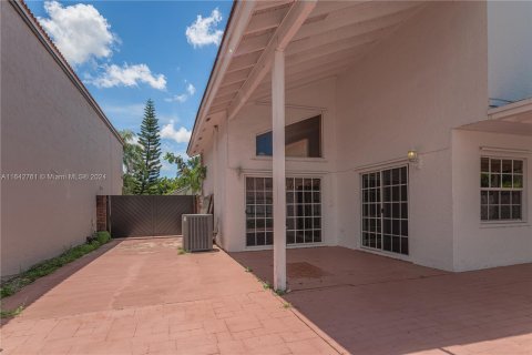 Villa ou maison à vendre à Miami, Floride: 4 chambres, 164.34 m2 № 1321484 - photo 4