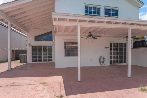 Villa ou maison à vendre à Miami, Floride: 4 chambres, 164.34 m2 № 1321484 - photo 3