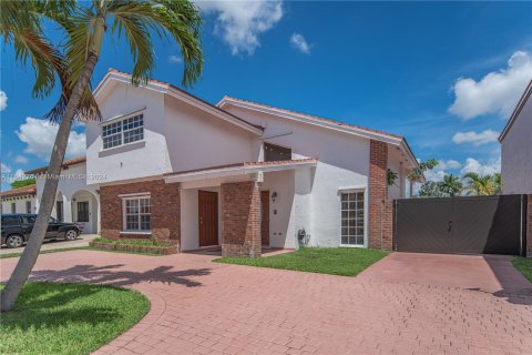 Villa ou maison à vendre à Miami, Floride: 4 chambres, 164.34 m2 № 1321484 - photo 7