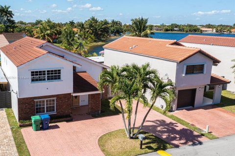 Casa en venta en Miami, Florida, 4 dormitorios, 164.34 m2 № 1321484 - foto 2