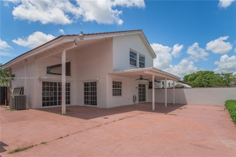 Villa ou maison à vendre à Miami, Floride: 4 chambres, 164.34 m2 № 1321484 - photo 5