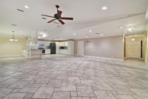 House in Tampa, Florida 3 bedrooms, 192.77 sq.m. № 1349883 - photo 4