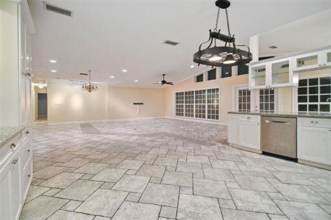 House in Tampa, Florida 3 bedrooms, 192.77 sq.m. № 1349883 - photo 12