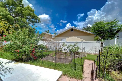 Casa en venta en Tampa, Florida, 3 dormitorios, 117.71 m2 № 1347300 - foto 30