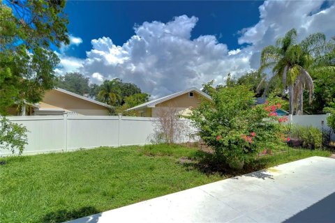 House in Tampa, Florida 3 bedrooms, 117.71 sq.m. № 1347300 - photo 28