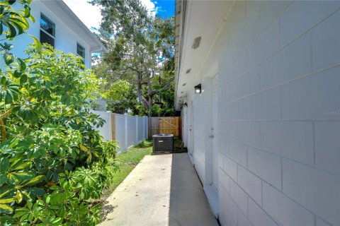 House in Tampa, Florida 3 bedrooms, 117.71 sq.m. № 1347300 - photo 27