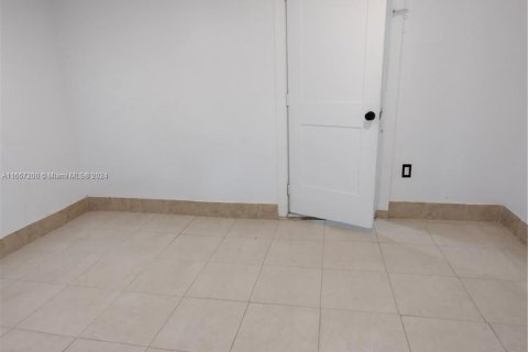 Casa en alquiler en Fort Lauderdale, Florida, 1 dormitorio, 21.65 m2 № 1358450 - foto 4