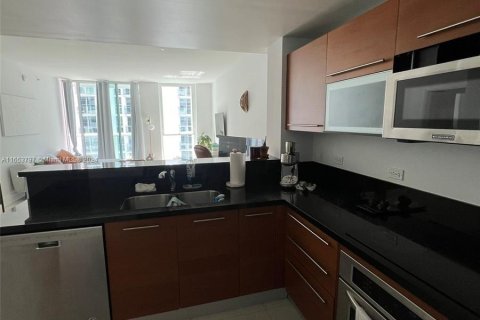 Condominio en alquiler en Miami, Florida, 1 dormitorio, 74.88 m2 № 1358451 - foto 3