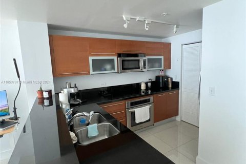 Condominio en alquiler en Miami, Florida, 1 dormitorio, 74.88 m2 № 1358451 - foto 7